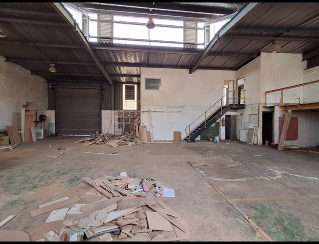 928M² WAREHOUSE TO LET IN DENVER